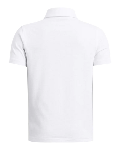 White polo shirt with short sleeves and collar, made of cotton.